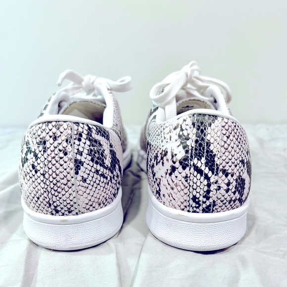 Adidas Hyke sneakers in snakeskin Women’s size 10 - Picture 3 of 8